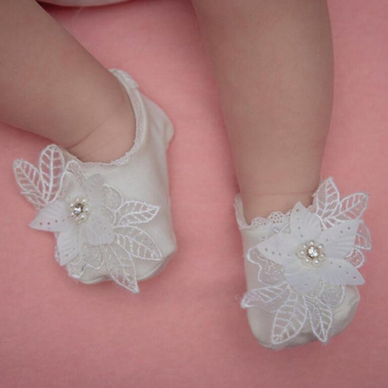 Baletas para bebé con flores y perlas · Preciosa