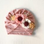 Gorro para bebé con flor · Flor – color Rosado
