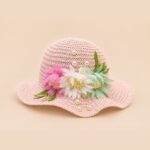 Pava para bebé con tocado floral y perlas · Tocado