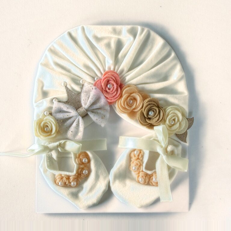 Set de gorro turbante y baletas para bebé con flores · Corona – color Beige