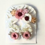 Set de gorro turbante y baletas para bebé con flores · Flor – color Blanco