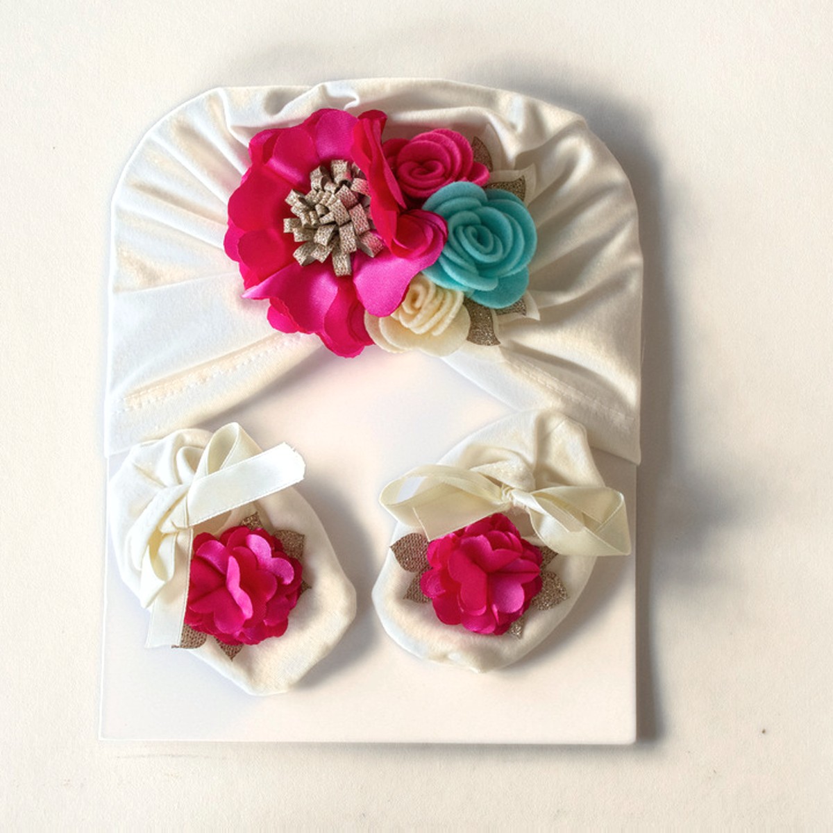 Set de gorro turbante y baletas para bebé con tocado floral · Tocado – color Fucsia
