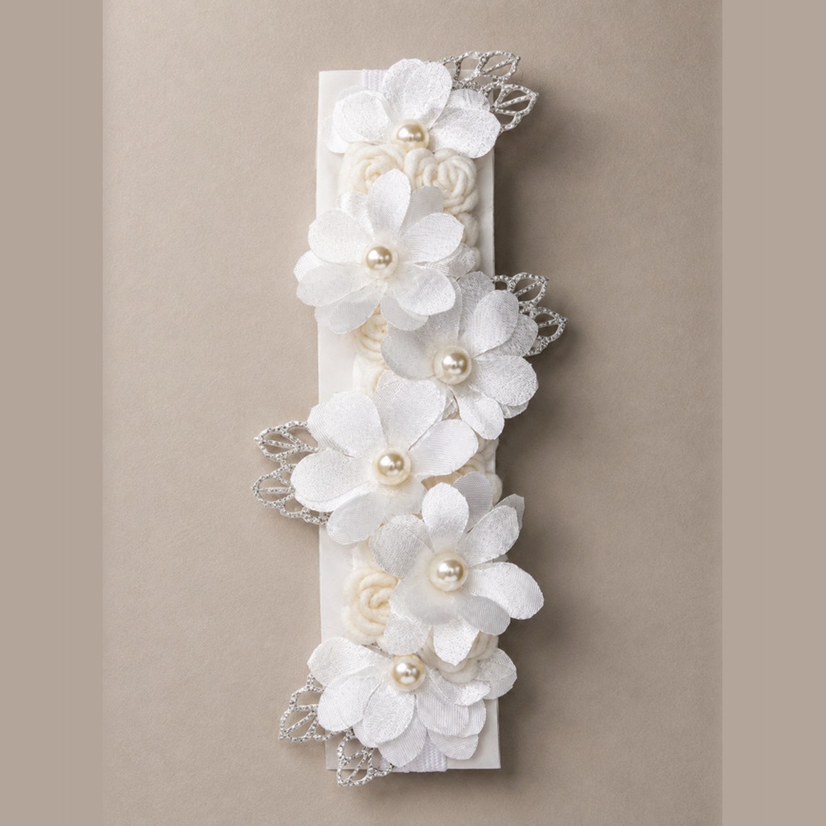 Tocado para bebé con perlas y tul · Preciosa – color Blanco