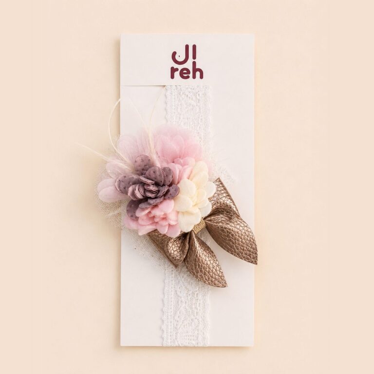 Tocado para bebé con flores, plumas y pedrería · Raquel – color Rosado